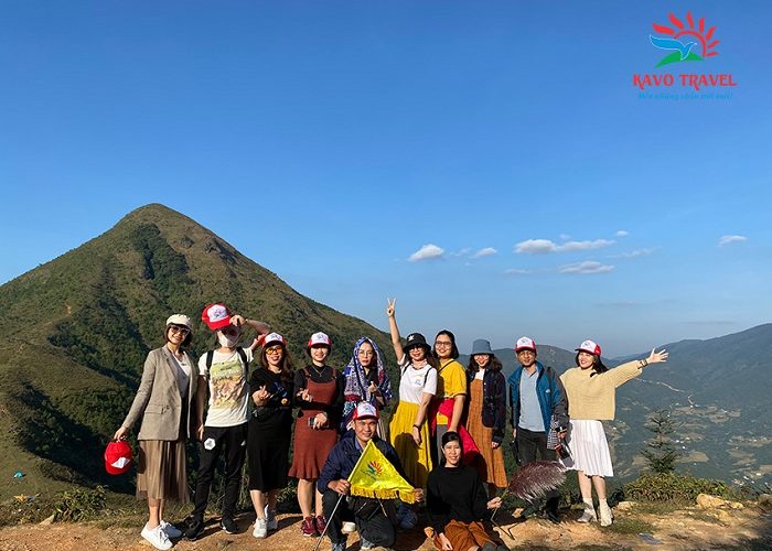 Đoàn khách du lịch tour Bình Liêu của du lịch Khát Vọng Việt