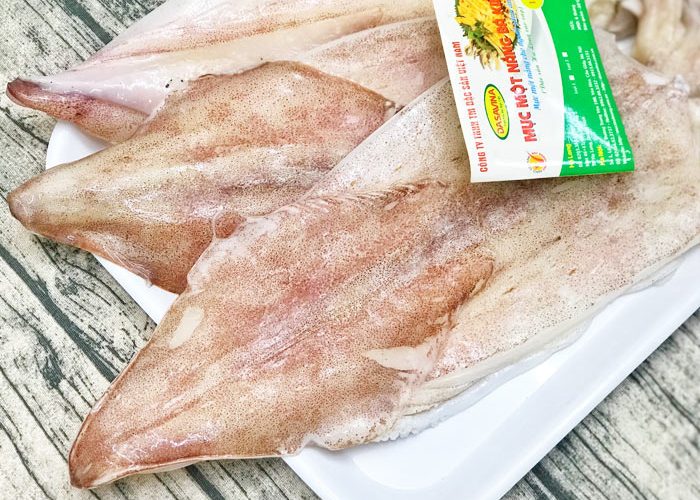 Mực một nắng Cô Tô DASAVINA đó là mực chỉ phơi đúng một lần dưới nắng gắt trong thời gian ngắ