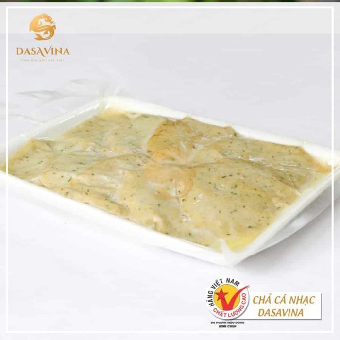 Mua chả cá nhạc tại các cửa hàng đặc sản