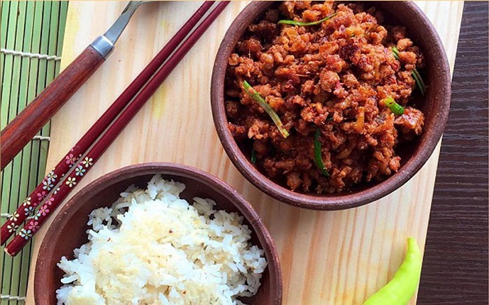 Mắm rươi ăn cùng cơm nóng 