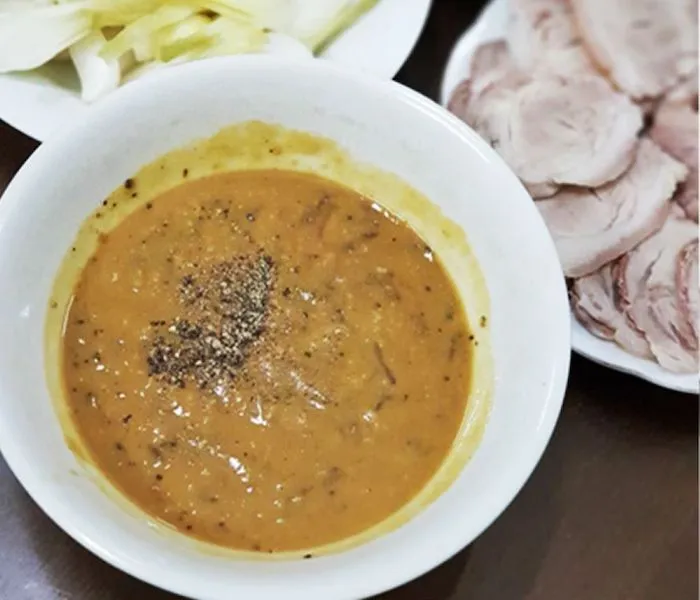 Mắm rươi dùng làm gia vị tẩm ướp cho các món nướng 