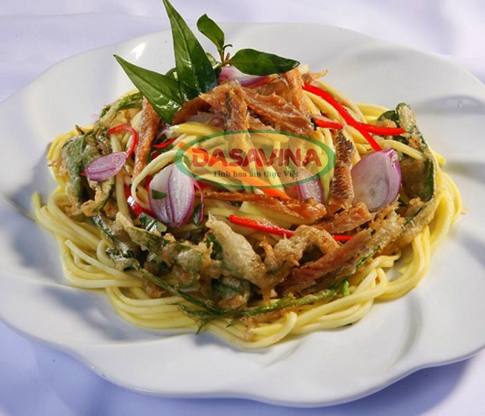Gỏi xoài cá chỉ vàng khô
