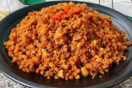 Thịt trưng mắm tép là món ăn dân dã quen thuộc với vị béo của thịt hòa quyện cùng mắm tép mặn ngọt vừa miệng.